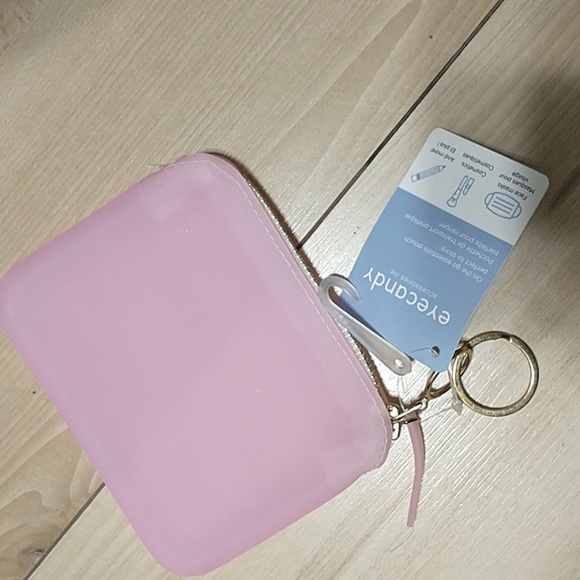 Eye candy on the go essentials pouch - Picture 3 of 3